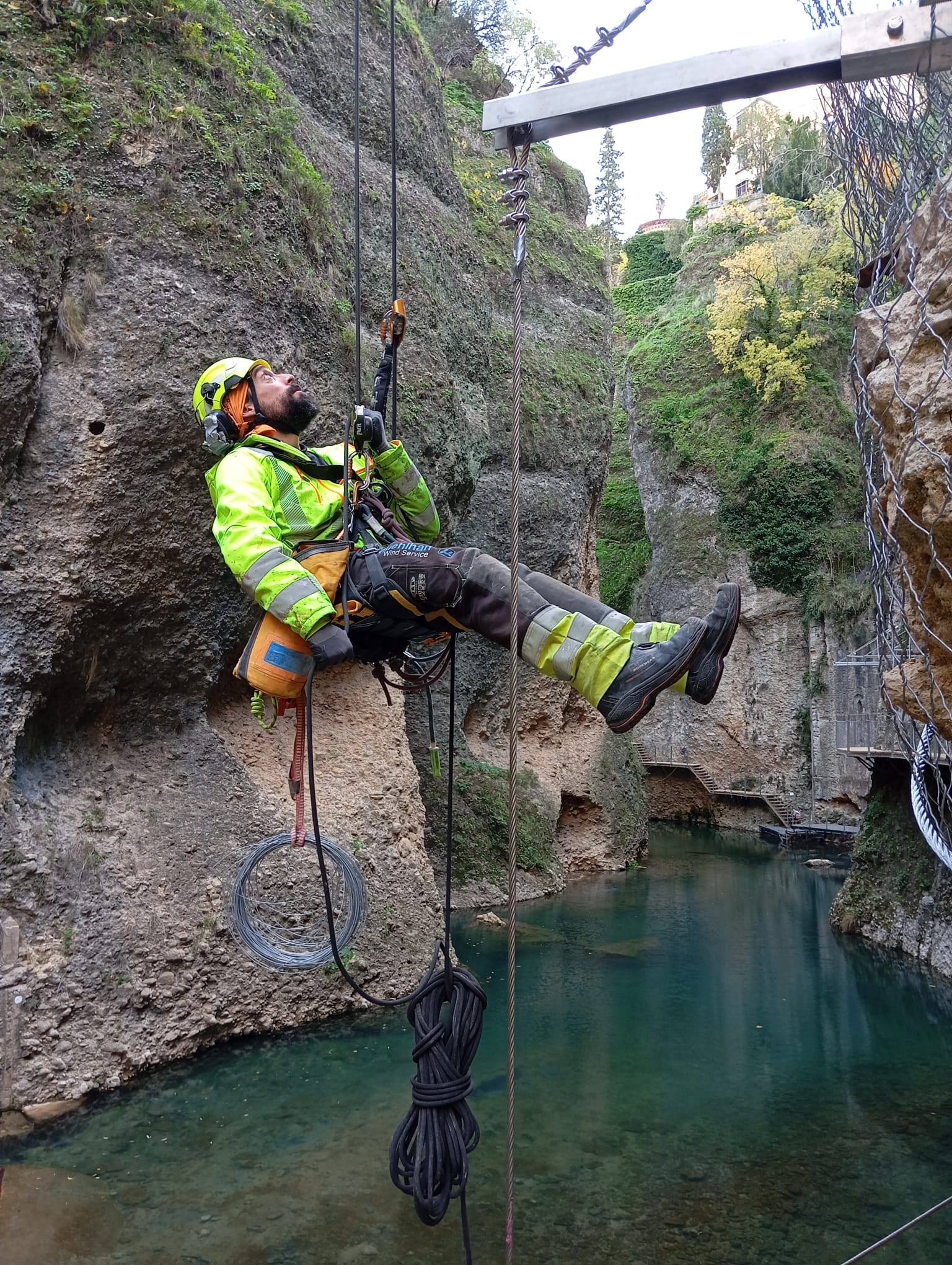 RaĂșl PĂ©rez JimĂ©nez - Technical Direction RaĂșl PĂ©rez JimĂ©nez - IRATA Level 3 Technician and Director of Ronda Vertical performing rope access